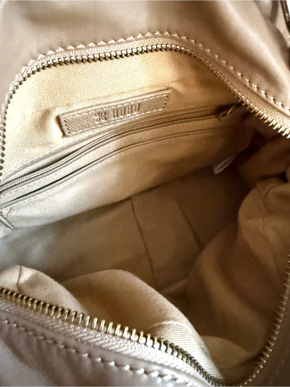 New HOBO International Darling Slouchy bag in a taupe leather - Picture 11 of 12